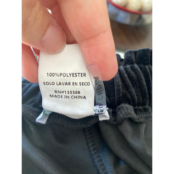 Vada Winter Shorts Velour Stretch Elastic Waist Black Pockets size small - Picture 4 of 4